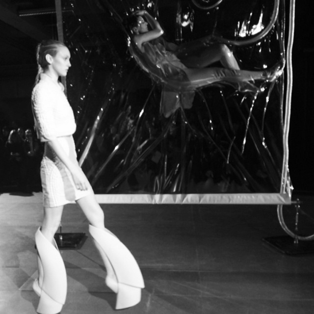 jedinečné čierne a biele inklúzie Futuristická móda-pôvod-ľudí