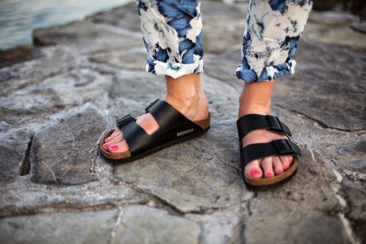 Oblečenie Birkenstock letné capri nohavice s potlačou kvetov