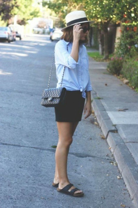 ležérny vzhľad s letnou čiapkou a šortkami s Birkenstocks čierna-Birkenstock-topánky-letná móda