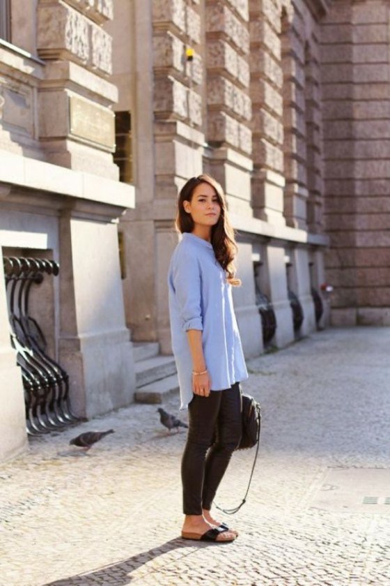 Sandále Birkenstock s košeľou a čiernymi nohavicami Topánky Birkenstock-čierne-nohavice