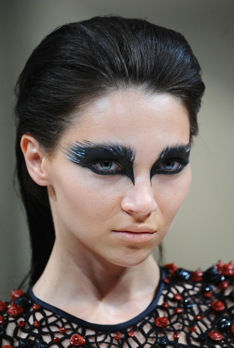 make-up-čierna-labuť-čierna
