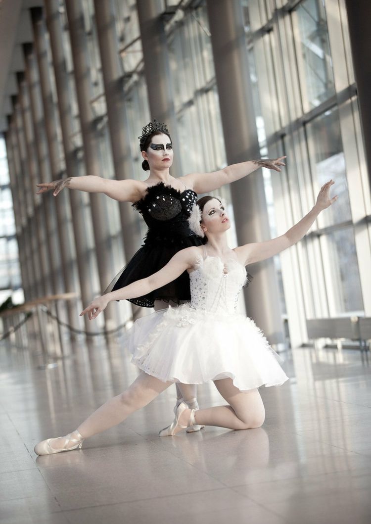 kostým-čierna-labuť-biela-dámy-labuť