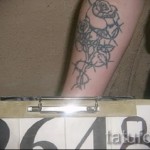 Thug tattoo rose in wire - zrujnowana młodość