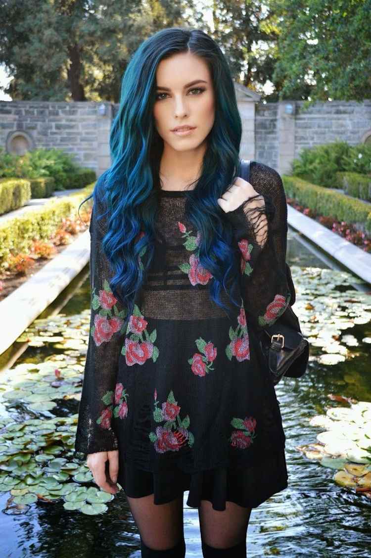 modré vlasy oceán farby vlasov trend tmavé nuansy bruneta