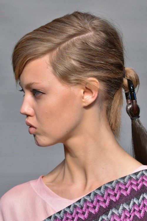 aktuálne nápady na vlasy tipy letný vhodný outfit