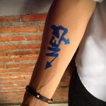 татуировка с блясък на ръката му - Пример от снимка на 24072016 1