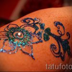 пример за татуировка с блясък (блясък) на снимката - опция