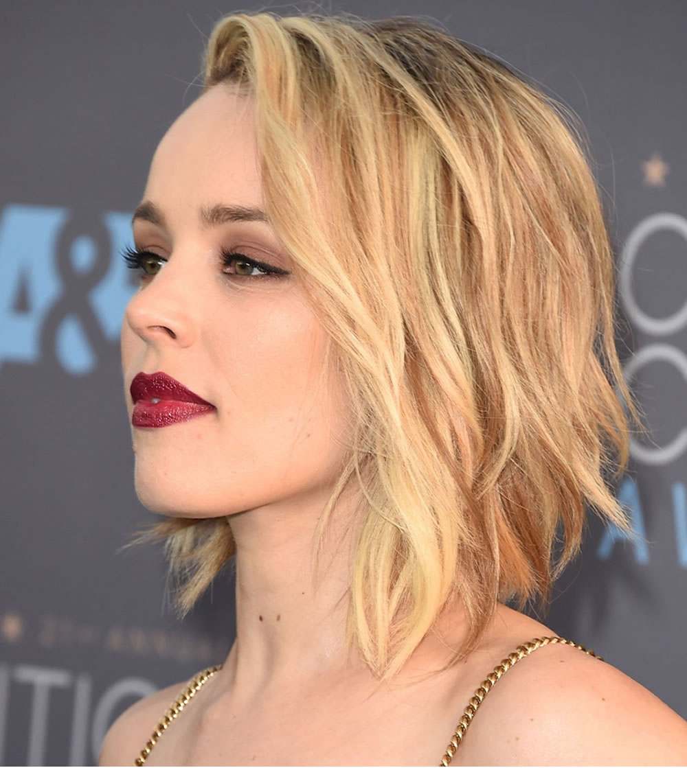 Zlatá blond medová blond bob vpredu dlhá, vzadu krátka