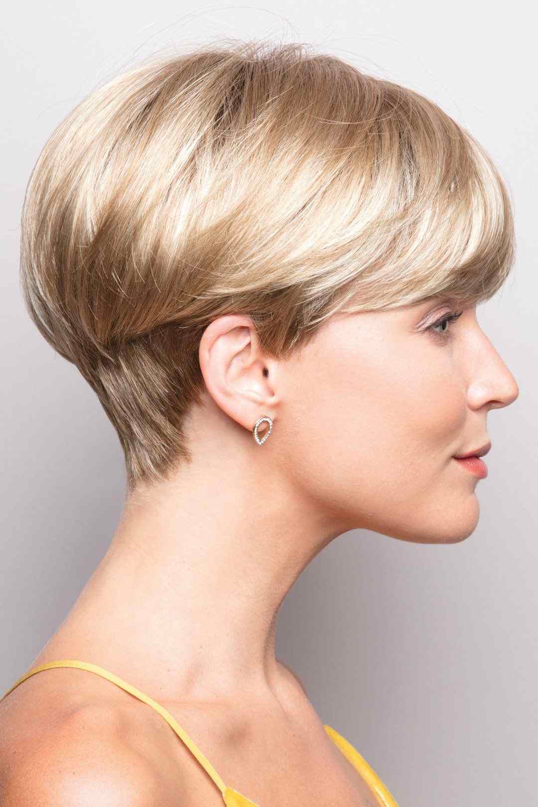 Bob účes pre jemné blond vlasy objem vyššie