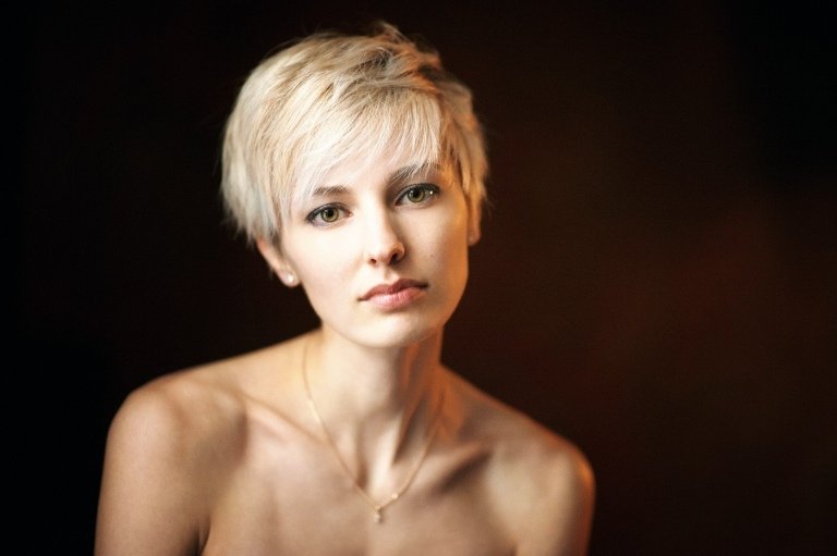 Krátke účesy Garcon Cut 2019 v blond