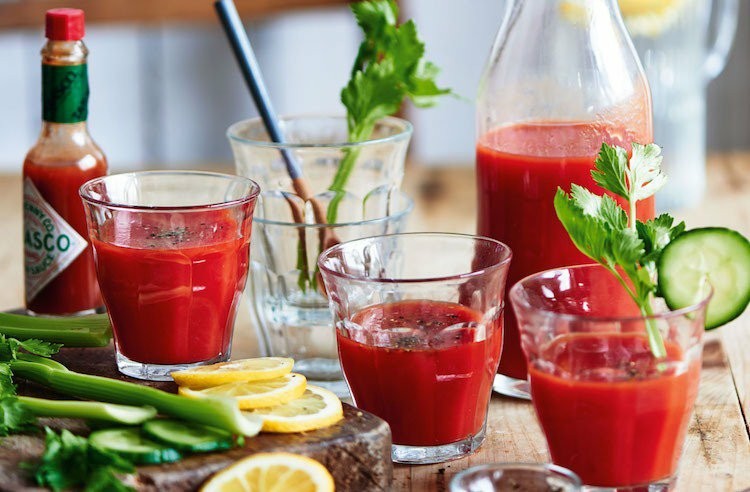 krvavý kokteil kokteil ingrediencie tabasco zeler tyčinka korenie