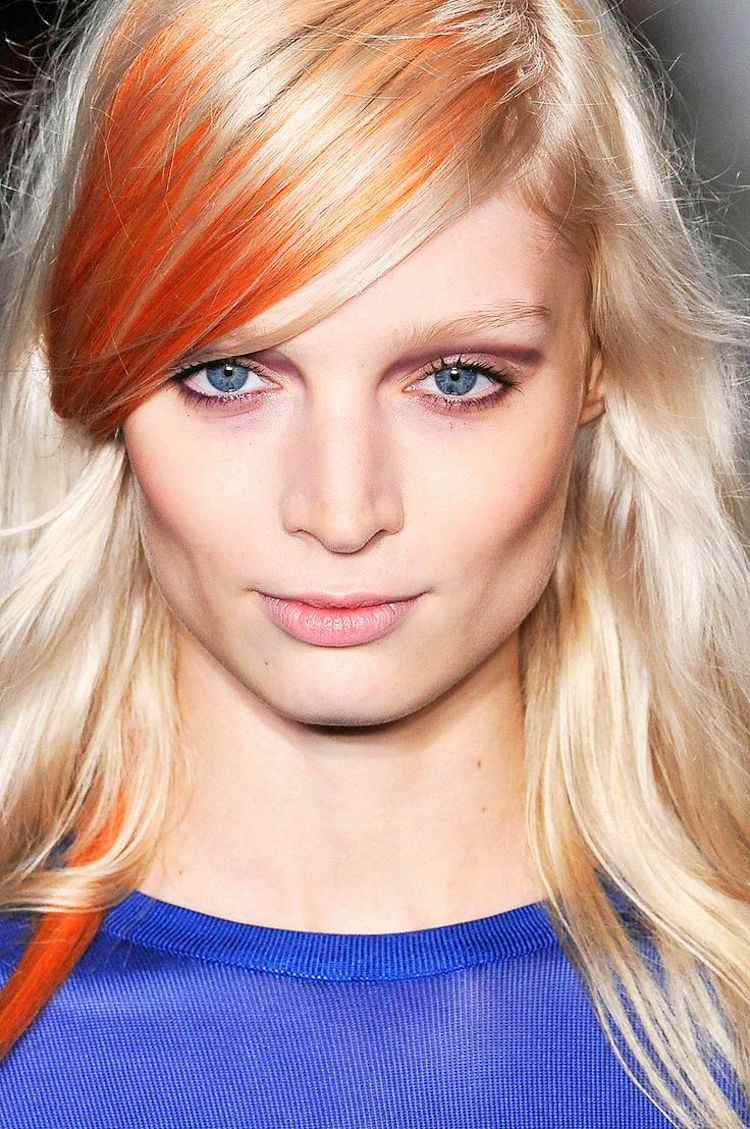 blorange-vlasy-farba-ofina-blond-akcent