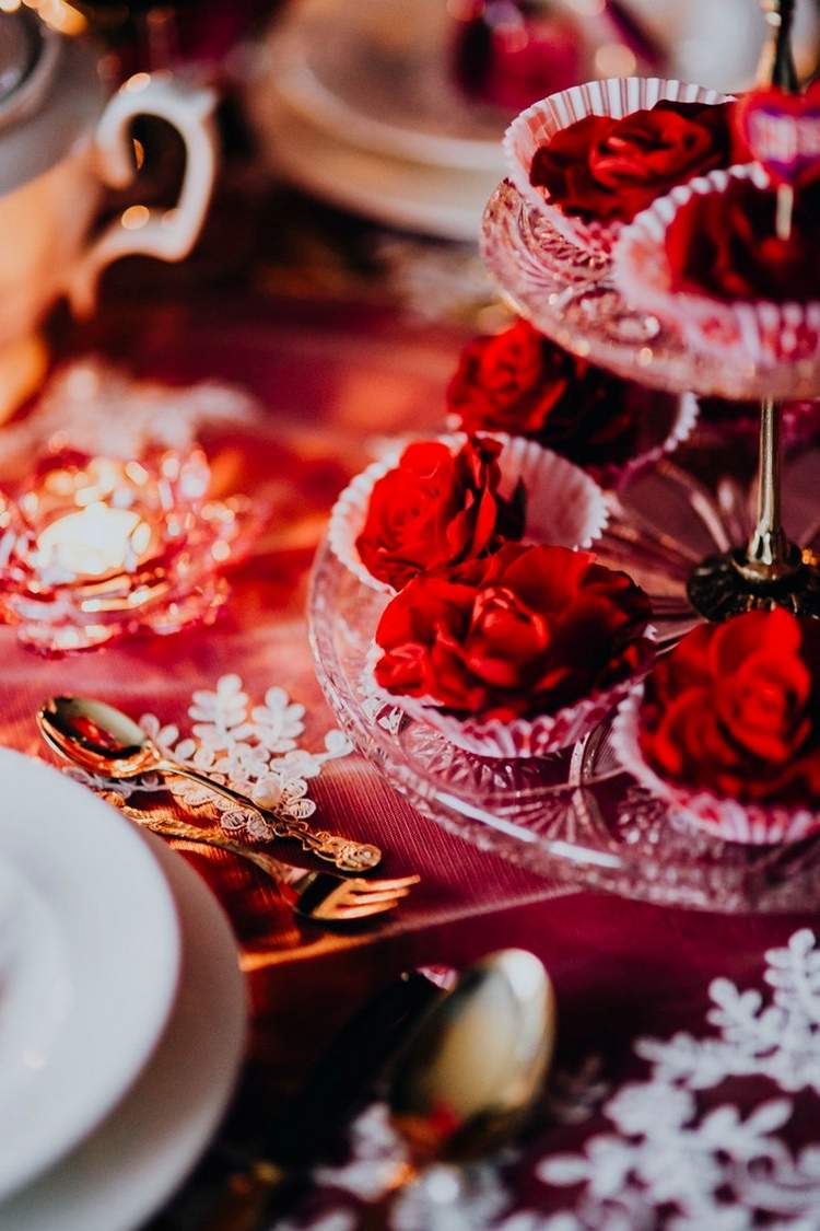 Nápady, ako ozdobiť svoj domov kvetmi na Vianoce