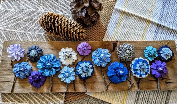 Vyrobte si a vyfarbite kvety z borovicových šišiek sami