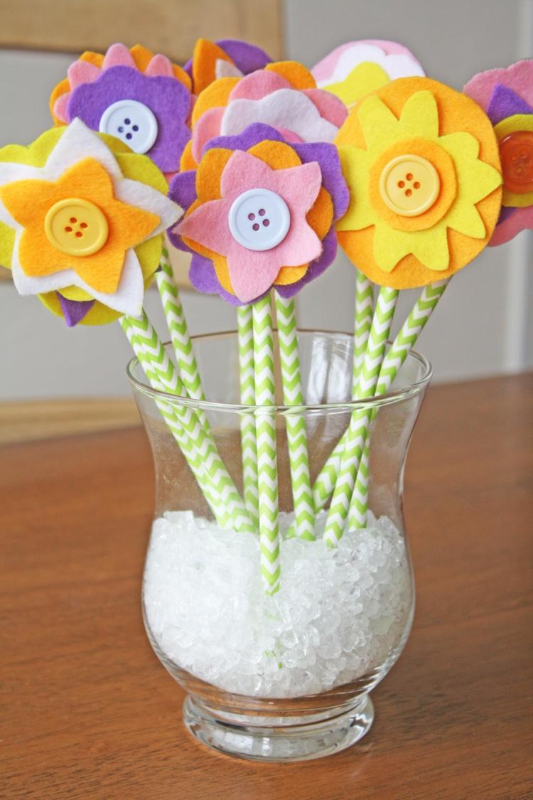 Kvety-slama-váza-kytica-plsť