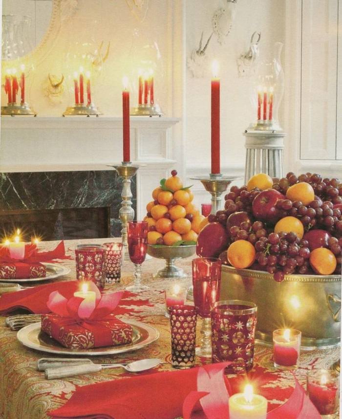 Vianočná nálada s výzdobou kvetov slávnostný stôl-dekorácia-von-Carolyne-Roehm