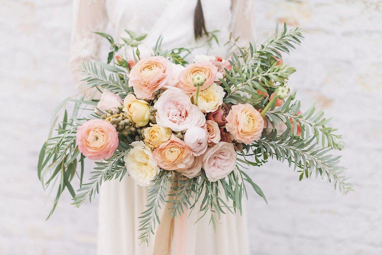 Svadobná kytica boho ranunculus zeleň šalvia zelená