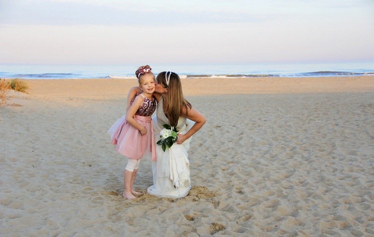 elegantné ružové šaty na svadbu na pláži kvet deti svadba pláž svadba nevesta ružové flitre