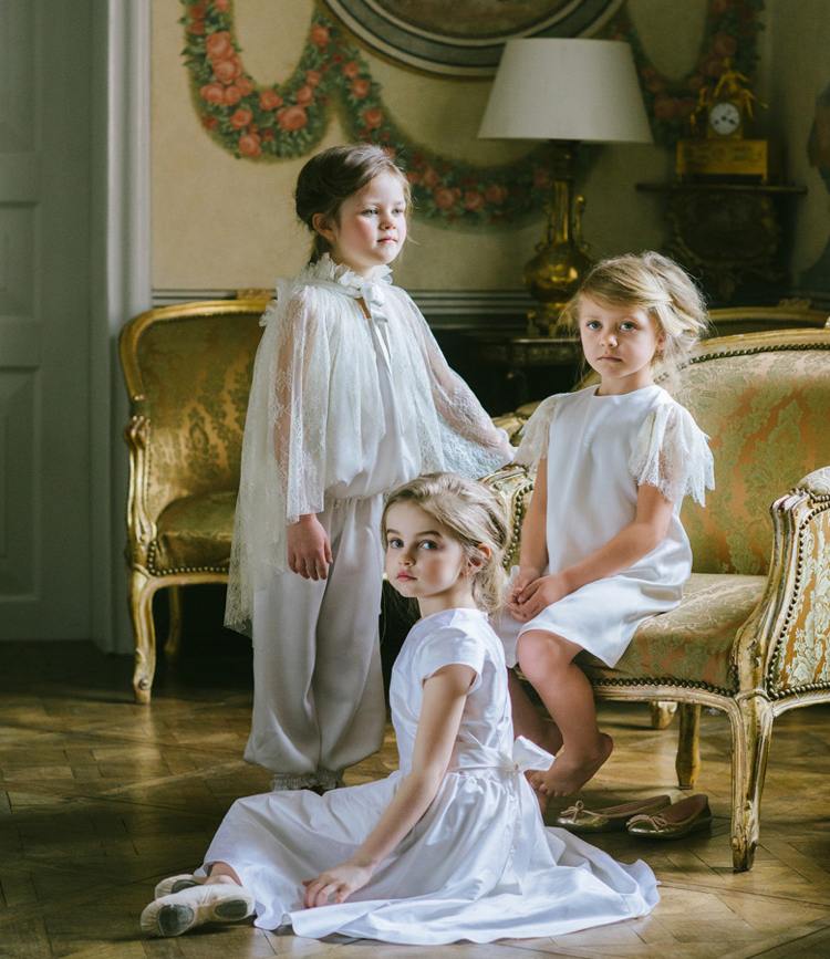 Šaty pre kvetinové dievčatá na svadbe šľachty kvetina-deti-svadba-ušľachtilá-biela-čipka-ušľachtilá-aristokratka