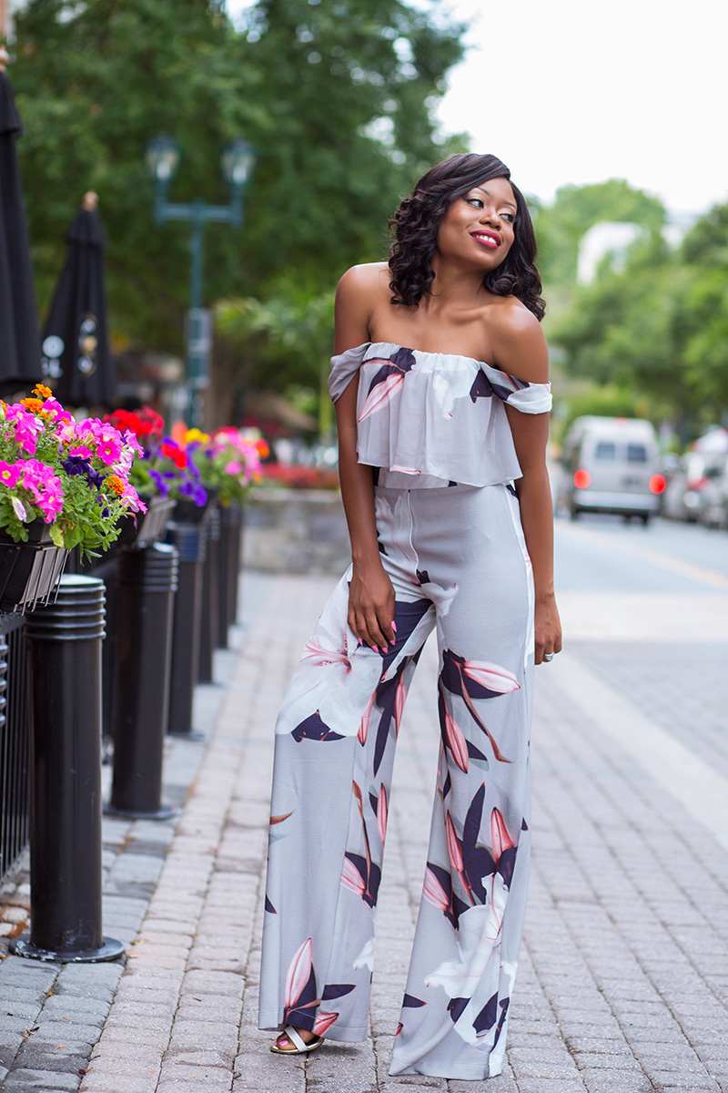 Nohavice s kvetinovým vzorom kombinujú letné módne trendy 2019 žien mimo ramien