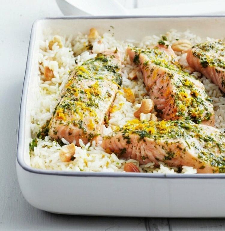 Filet z lososa s celozrnnou ryžou basmati, orieškami a pomarančmi