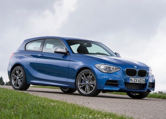 BMW M135i 2013 modrý športový vzhľad BMW M135i 2013 modrý, športový vzhľad