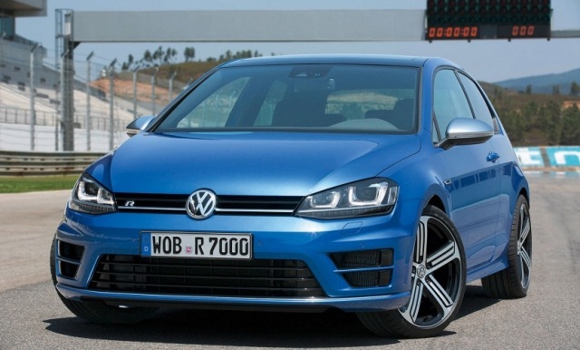 volkswagen golf r porovnanie akceleracia bmw Porovnávacie zrýchlenie BMW M135i a VW Golf R.