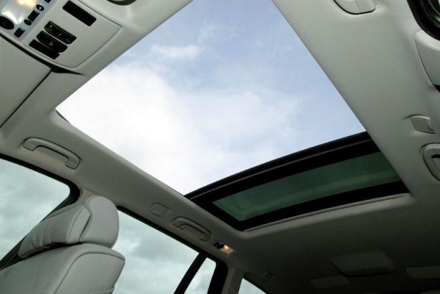 Strešné okno BMW M5 Touring 2007 Strešné okno BMW M5 2007