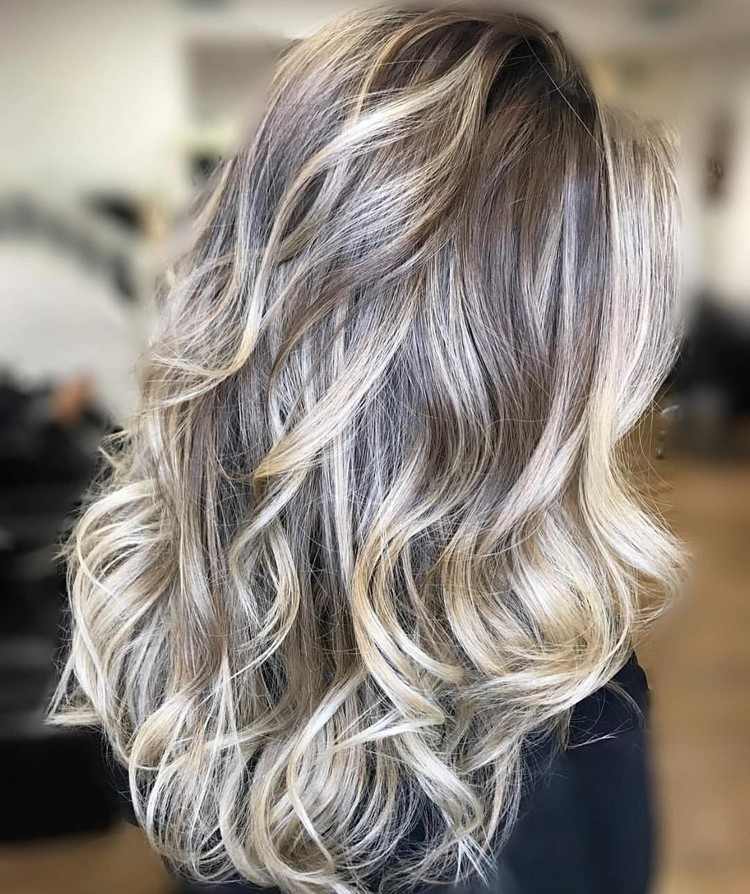 Trendy v štýle balayage účesu 2021