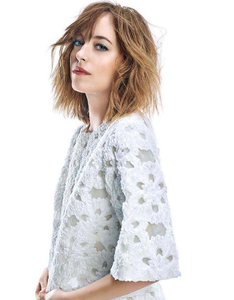 Účesy Boba 2016/2017 s rozstrapatenými vlasmi dakota-johnson
