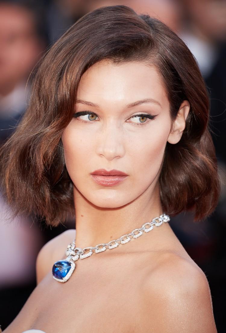 bab účesy 2018 štýly bella hadid wave look stredná rozchod