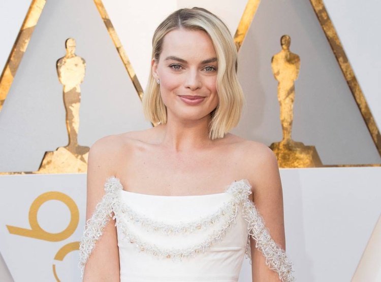 Bob účes 2018 po bradu blond tenké vlasy Margot Robbie