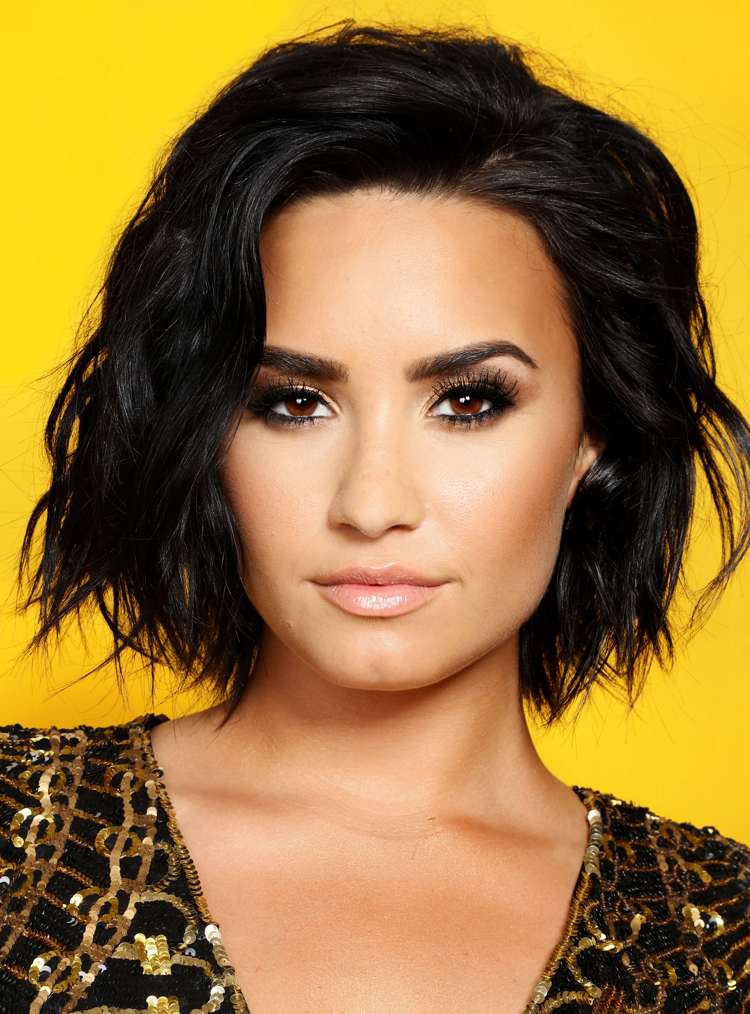 Demi Lovato Bob 2018 textúra s okrajmi po bradu