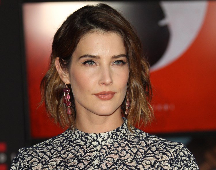 Bob účesy 2018 Fringed Caramel Brown Cobie Smulders