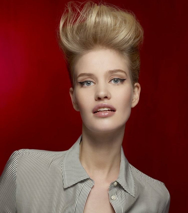Updo s väčším objemom Updo nápady vtiahnu ofinu v štýle