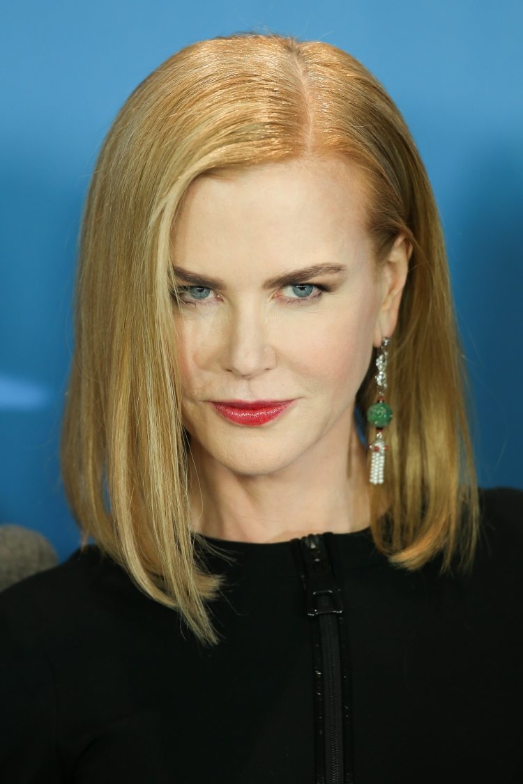 hladký dlhý bob s bočným delením bob-haircuts-2015-long-bob-side lúčenie-nicole-kidman