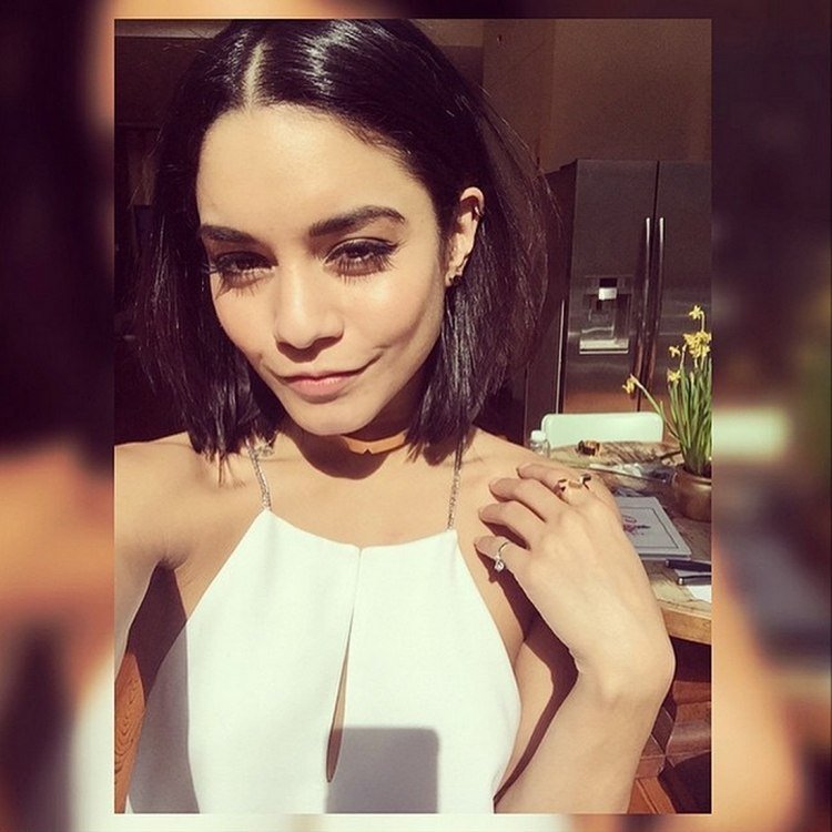 Bob účes bez ofiny sa v strede rozdelil bob-haircuts-2015-vanessa-hudgens