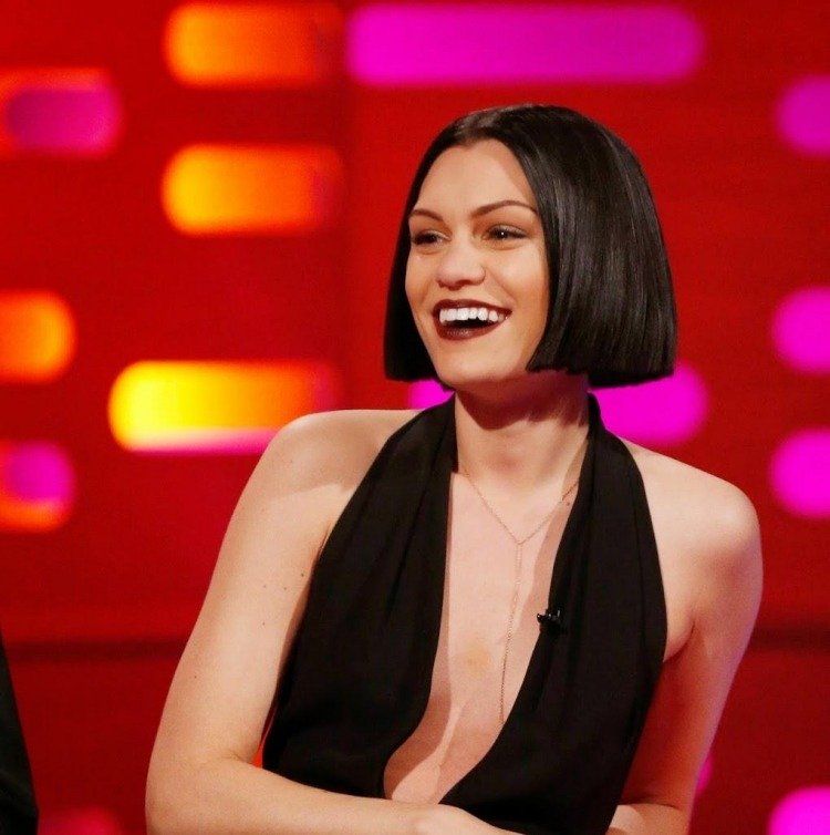 extravagantný elegantný rovný bob bob-haircuts-2015-short-middle-lúčenie-jessy-j