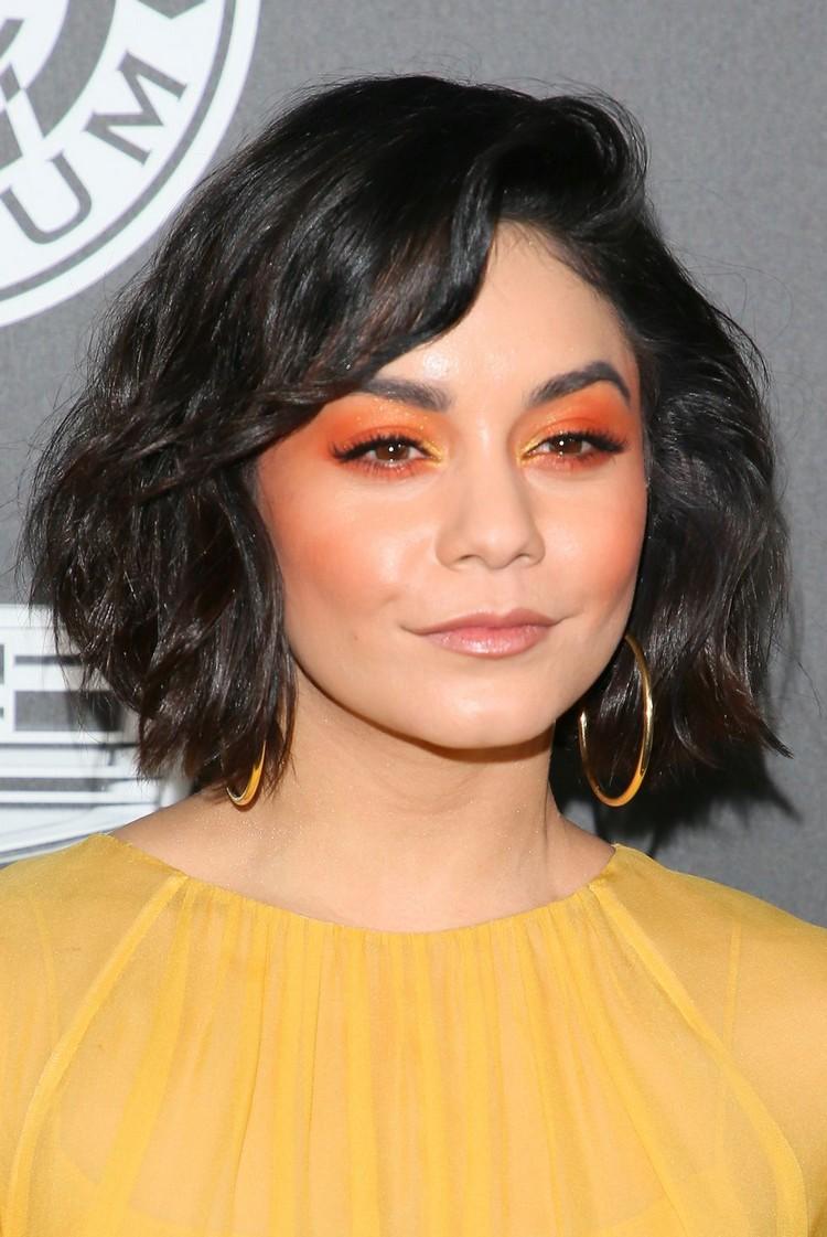Vanessa Hudgens bob stupňovaná s bočnými nárazmi