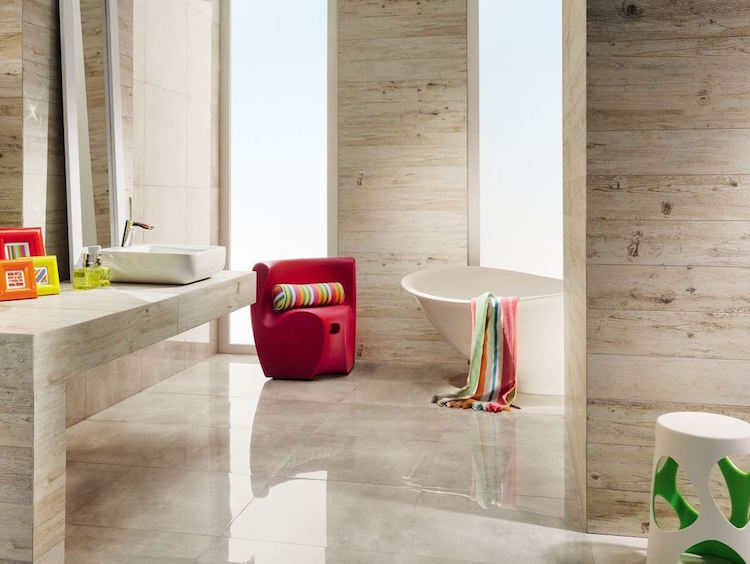 Podlahová krytina pre kúpeľňu-alternatíva-moderné-béžové dlaždice-epoxidový dizajn