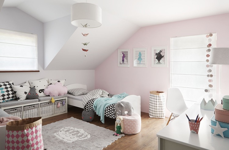 Podlaha v detskej izbe drevo-parkety-lamino-doska-podlaha-dievcatko