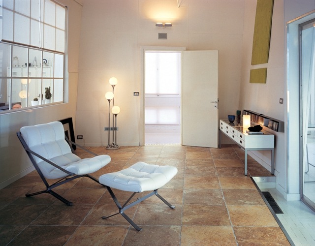 Kamenná dlažba chodba vchod do domu kožené kreslo stolička Vchod do chodby, vchod do koženého kresla, stolička, stolík