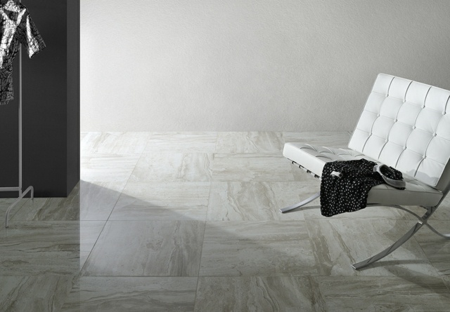 Podlahová krytina čierna biela dlažba porcelánová kameninová koža čierno biele kachľové porcelánové kameninové kožené kreslo