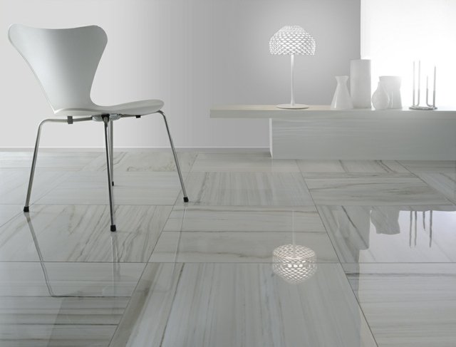 Dlažba vo vysokom lesku z porcelánovej kameniny s atraktívnym zrnom Obklady do obývačky leštený porcelánový kameninový mramorový vzhľad