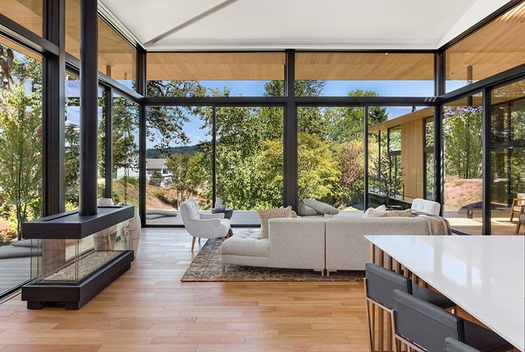 okná od podlahy k stropu-svetelný zdroj-obývačka-prírodné farby