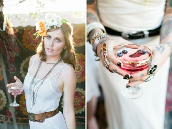 Nápad na svadobnú hostinu - vlasové doplnky z kvetov a bobuľového nápoja piť nevesta oslavovať bohémske šaty biely opasok koža