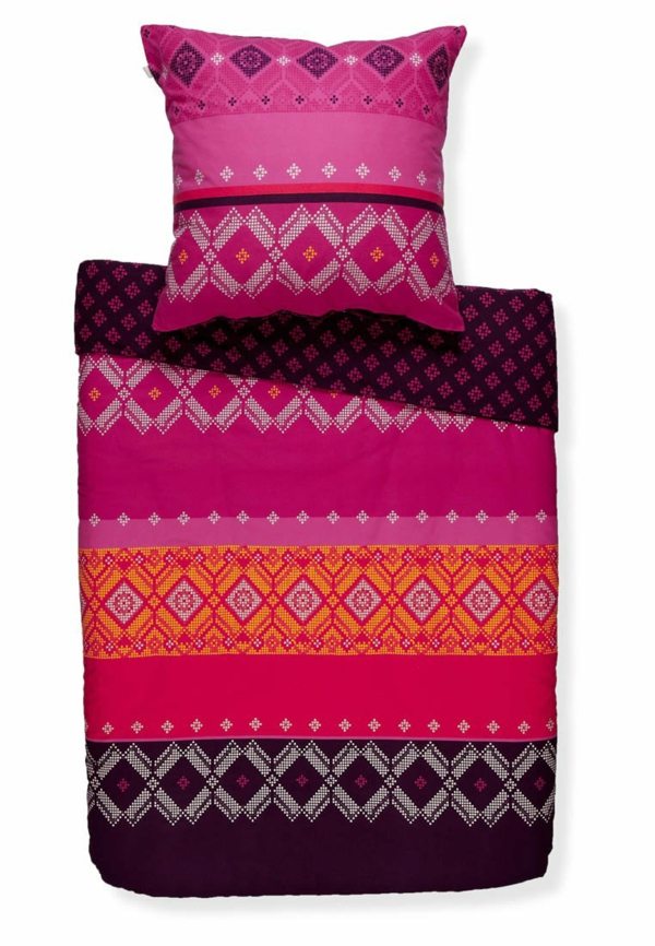 Nápady na dekoráciu spálne ružovo-oranžová posteľná bielizeň Meridan Nápady na výzdobu spálne ružovo-oranžová posteľná bielizeň