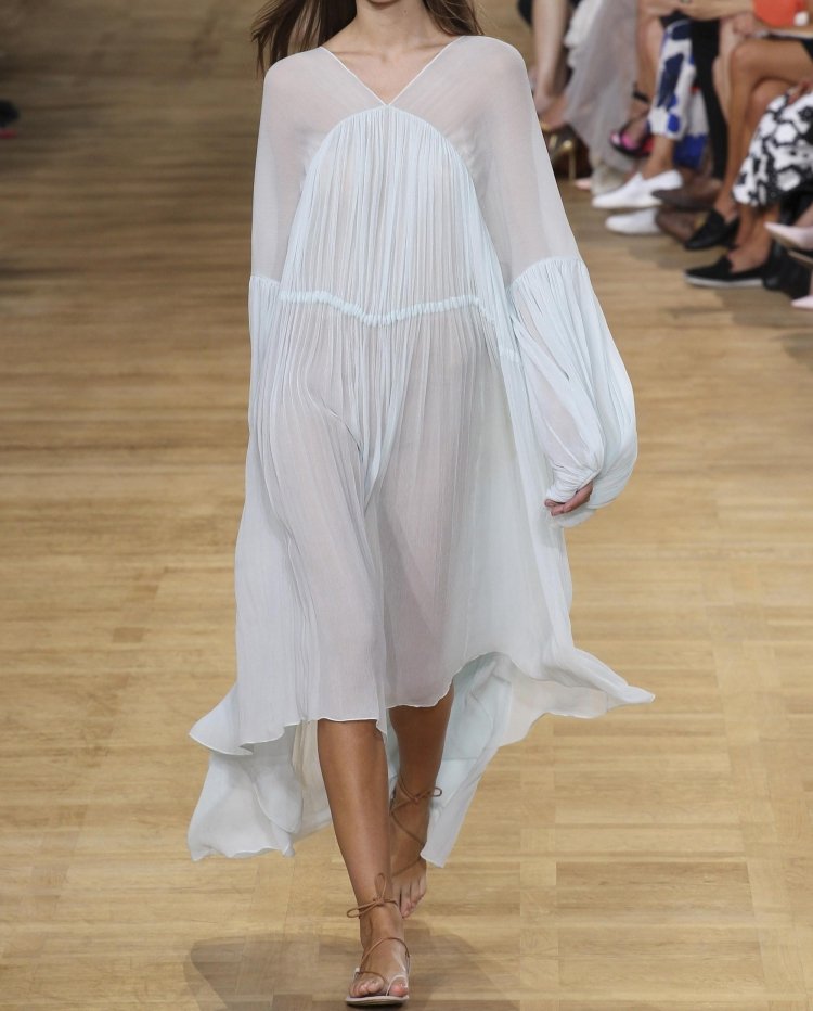 biele šaty s dlhým rukávom s transparentným efektom Boho-chic-fashion-biele-saty-sleeve-dlhe-splývave-latky-roman-sandlaen