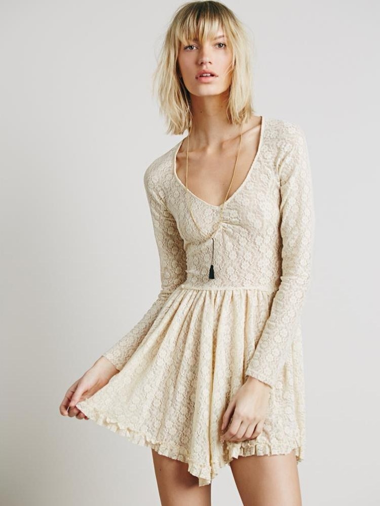 krátke šaty s dlhým rukávom v krémovo bielej farbe Boho-šik-móda-biela-čipka-dlhé rukávy-krátke šaty-romantické