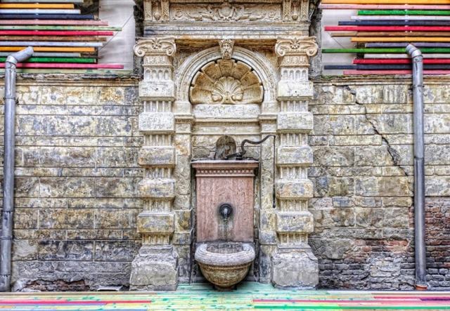 Brody-House-butik-hotel-srdce-budapešť-stena-fontána-vinobranie